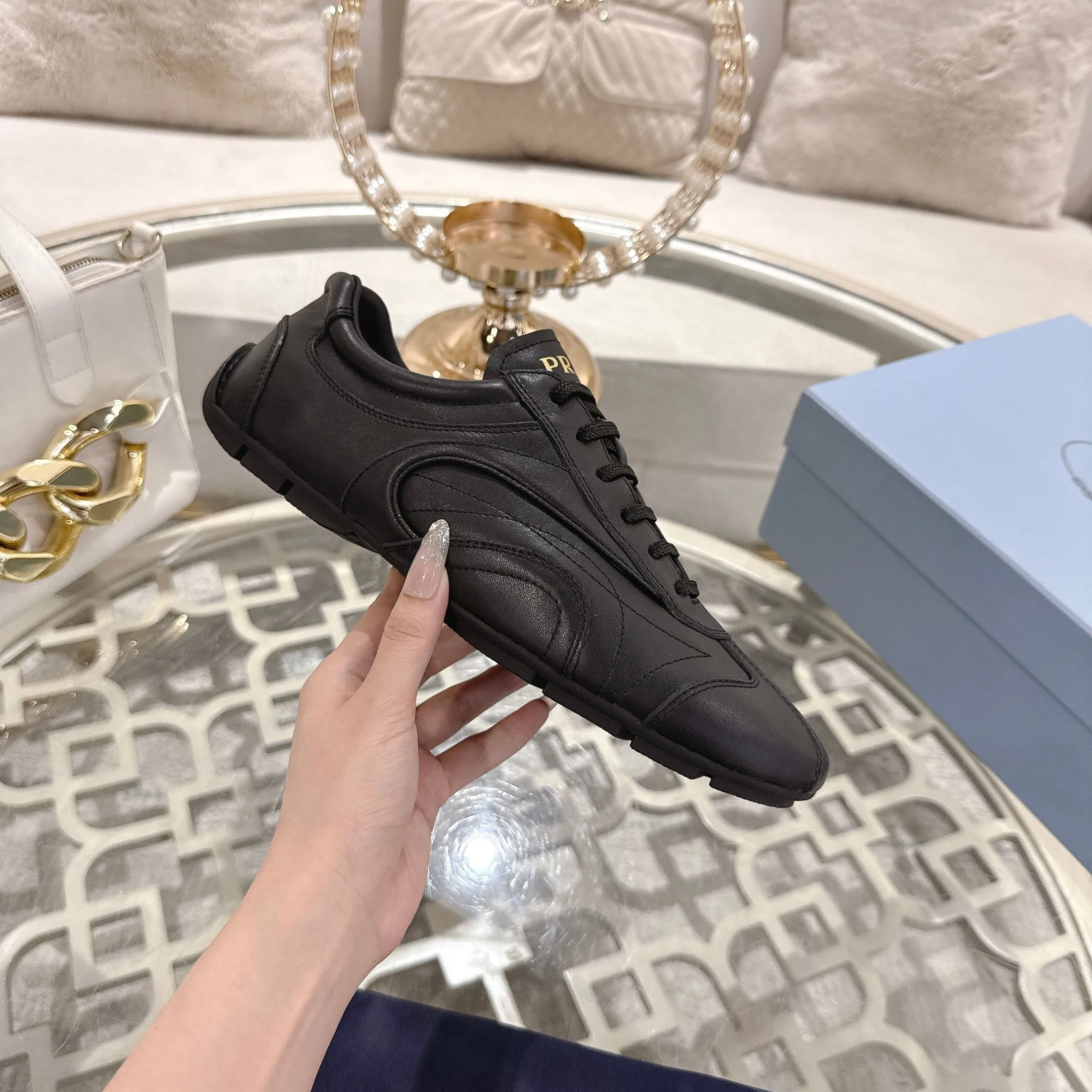 P600. PRADA for couples, casual shoes for couples, originally developed 1:1, made of imported cowhide, silk sheepskin lining, rubber outsole, comfortable and soft on the feet, size for women: 35 to 41. Male 38 to 45,